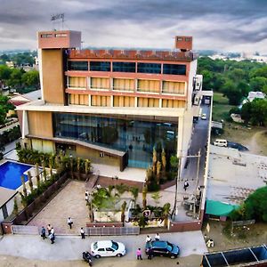 Jalashray Resort